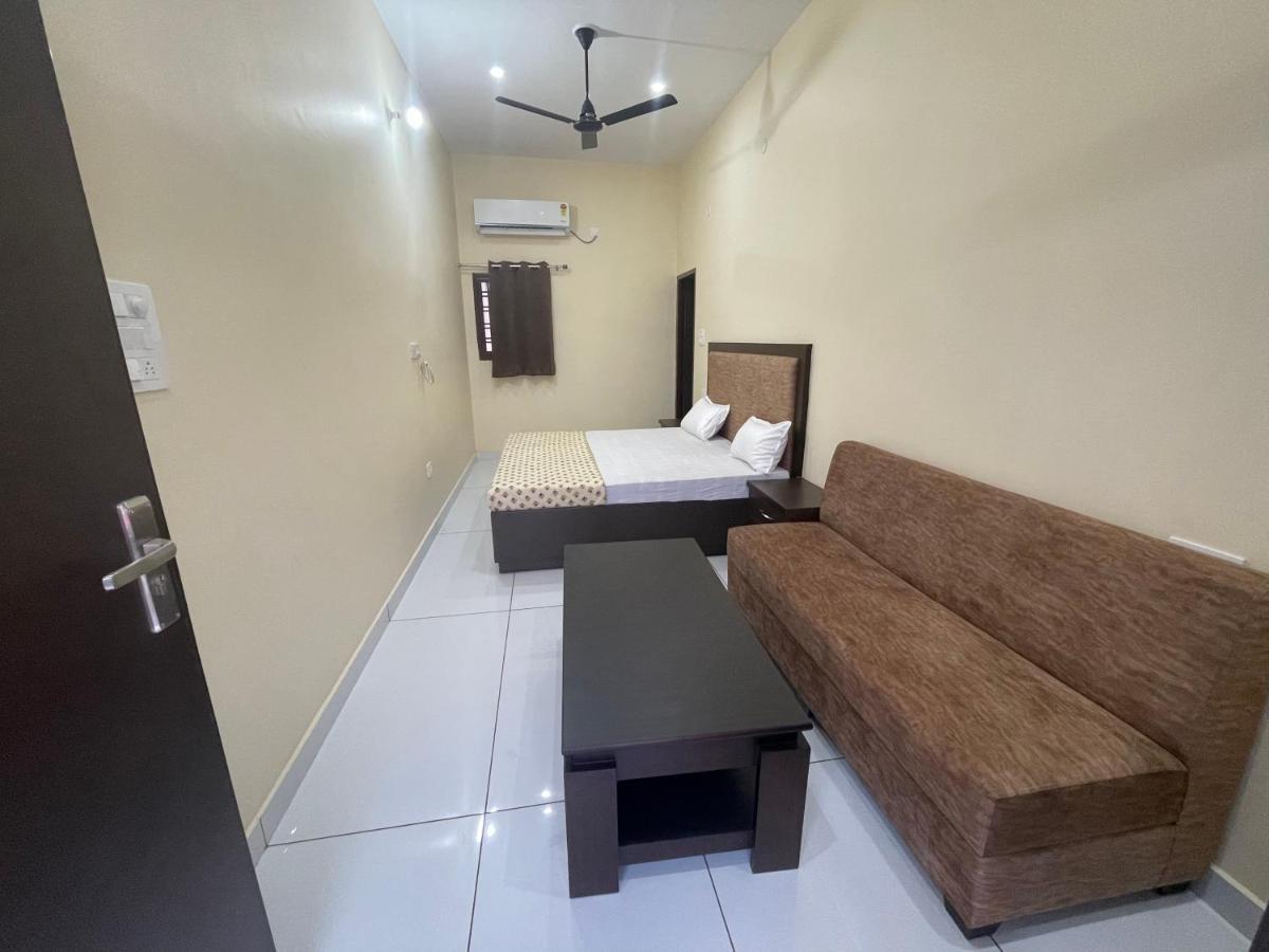 Bld Restaurant And Home Stay Dehradun Buitenkant foto